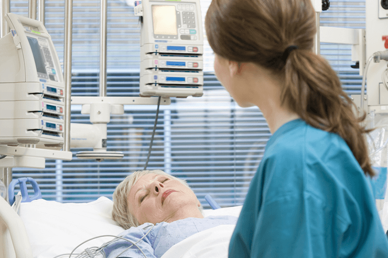 L’aide-soignante en réanimation à l’hôpital  : en binôme avec l’infirmière, elle est confrontée aux pathologies les plus graves