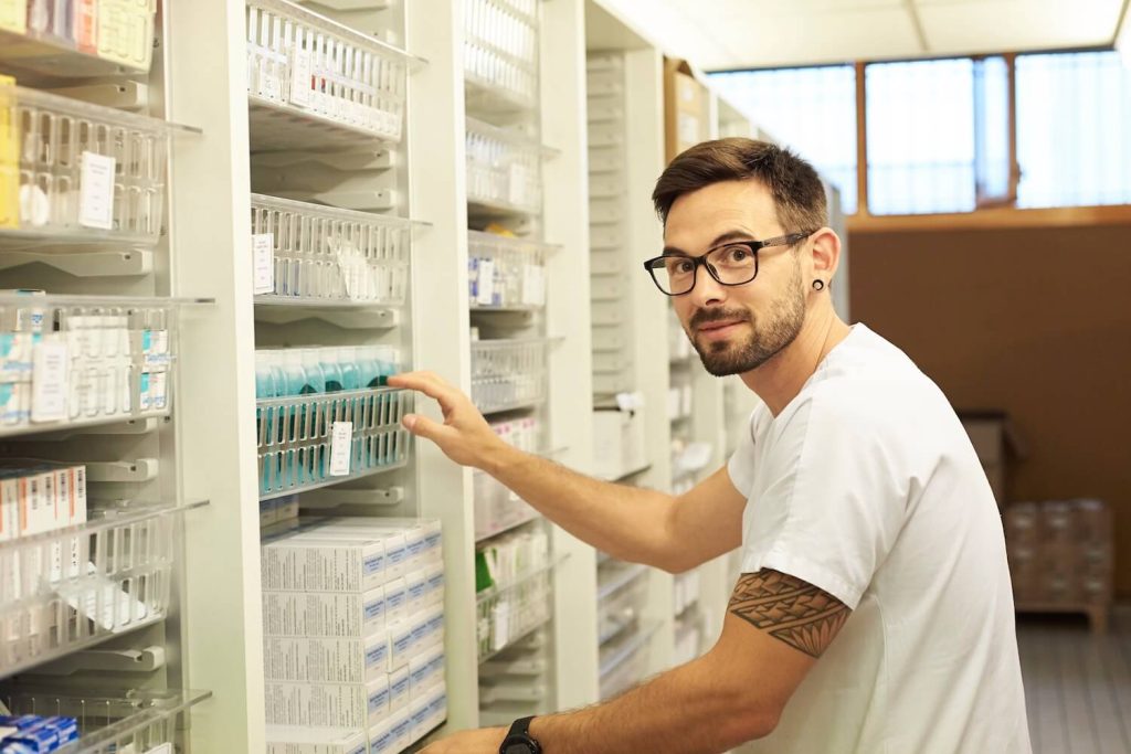Préparateur en pharmacie hospitalière : salaire et grille indiciaire