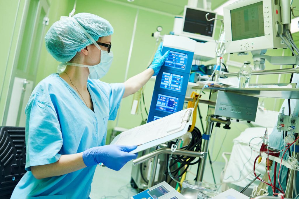 L’infirmier perfusionniste, indispensable lors des opérations  avec circulation extracorporelle (CEC)
