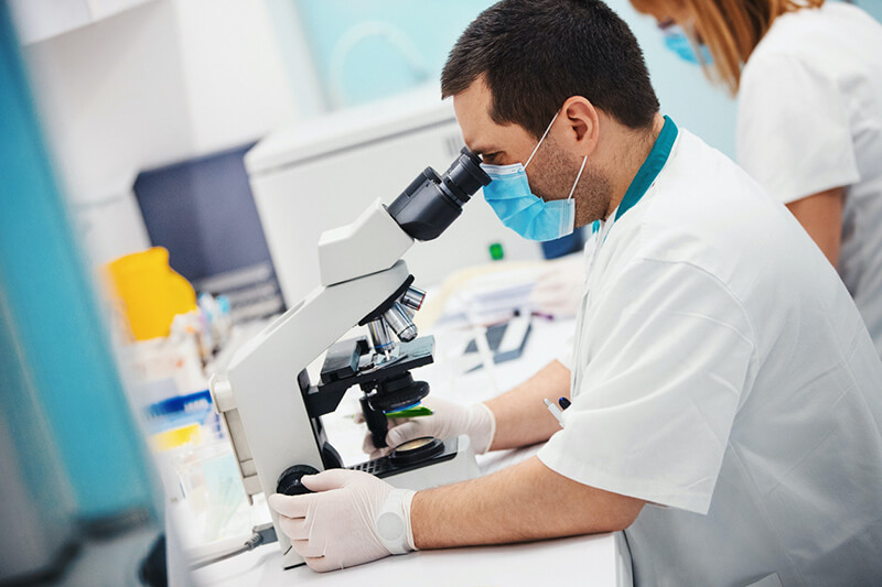 Technicien de laboratoire médical  : un métier qui demande méthode et précision
