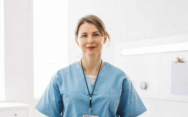 Comment devenir aide-soignant.e à 40 ans ?