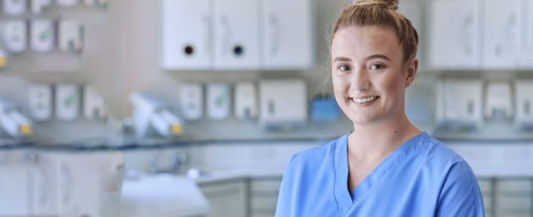 Tout savoir sur le métier d’aide-soignant ou d’aide-soignante dans la Fonction publique hospitalière
