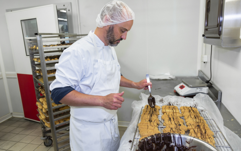 Agents hospitaliers en restauration : comment ils contribuent au bien-être des patients, en particulier pendant les fêtes de fin d’année