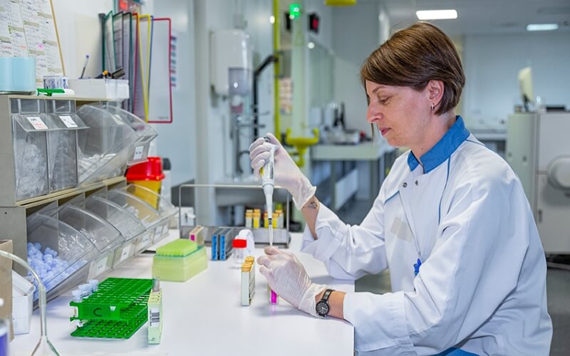 Zoom sur le métier de technicien de laboratoire au sein de la Fonction publique hospitalière