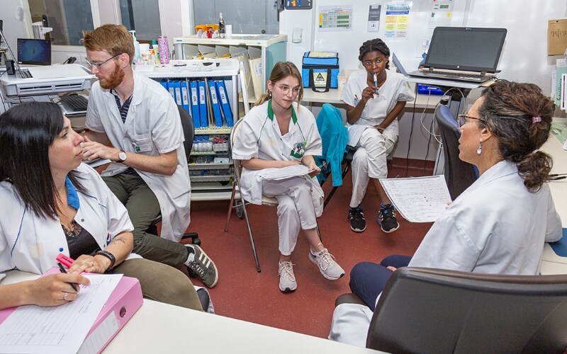 Infirmière coordinatrice : un rôle pivot dans les établissements hospitaliers