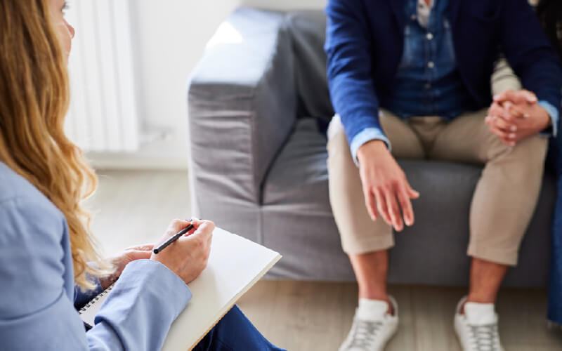 Zoom sur le métier de conseillère conjugale et familiale