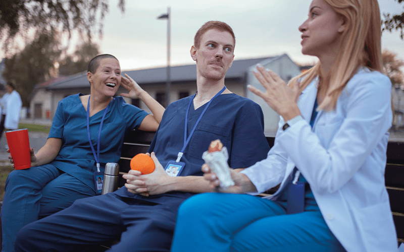 Devenir aide-soignant(e), entre vocations et motivations