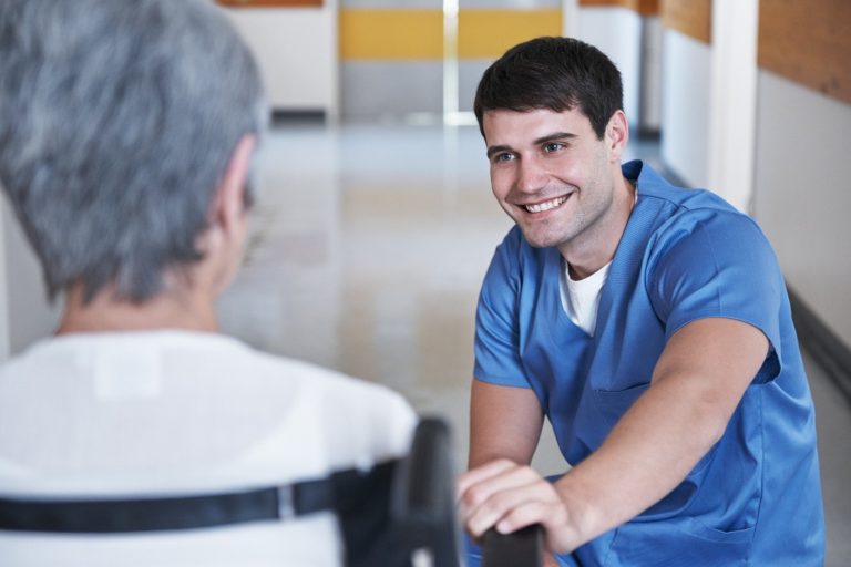 Quel est le salaire d’un aide-soignant à l’hôpital ou en Ehpad ?